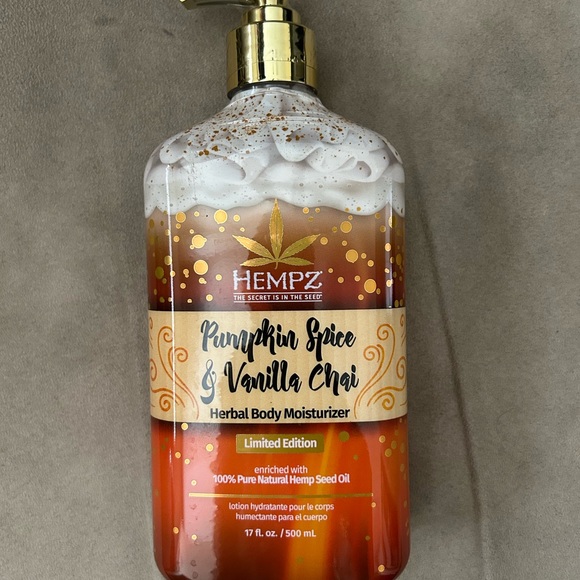 Pumpkin spice & vanilla chai Hempz lotion - Picture 2 of 4